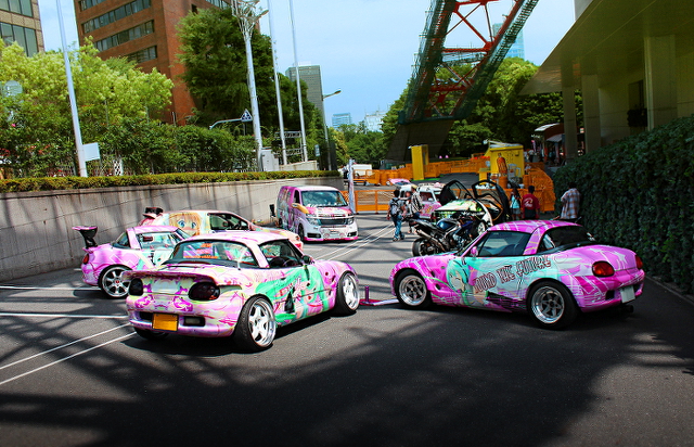 2013年6月東京タワー!痛車展示イベントの車両画像その1(日産E51型エルグランド、トヨタ･セラ)