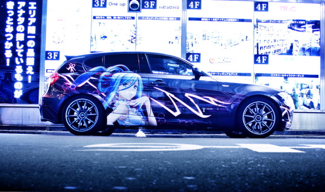 2014年2月28日撮影!秋葉原痛車ストリート(200型ハイエース、BMW130i･Mスポ)