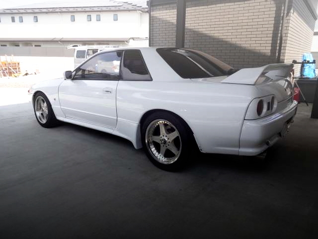 REAR EXTERIOR R32 GT-R WHITE COLORING