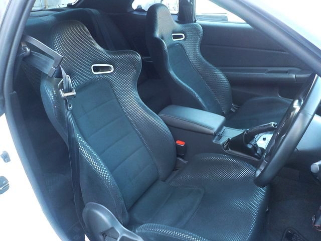 SEATS OF R34 GT-R V-SPEC2