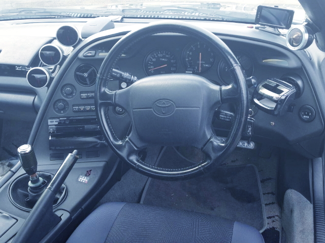 INTERIOR DASHBOARD AND STEERING
