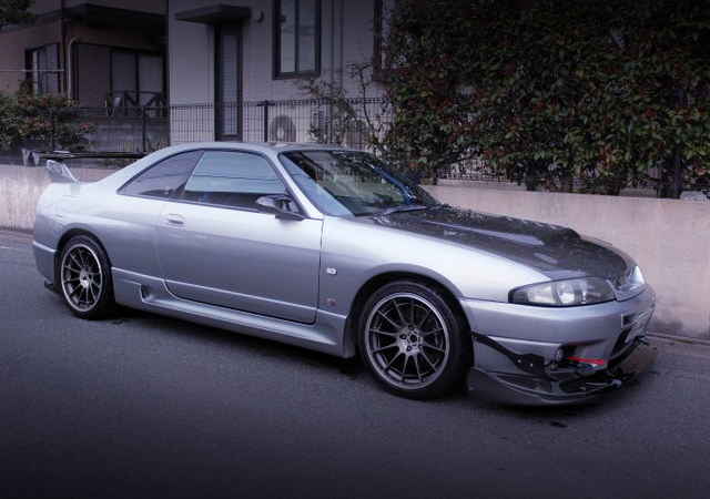 FRONT EXTERIOR R33 SKYLINE GT-R SILVER