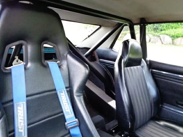 ROLL BAR AND BUCKET SEAT