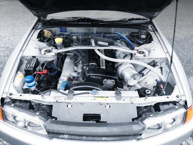 RB26 WITH TOP MOUNT TWINTURBO