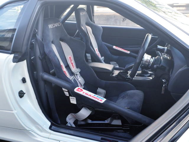 ROLL CAGE AND FULL BUCKET SEATS
