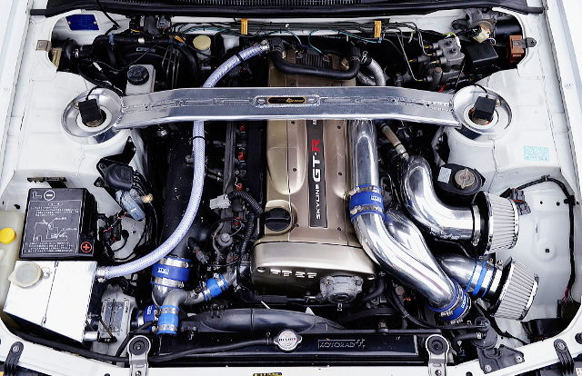 RB26 TWINTURBO ENGINE OF GOLD COVER
