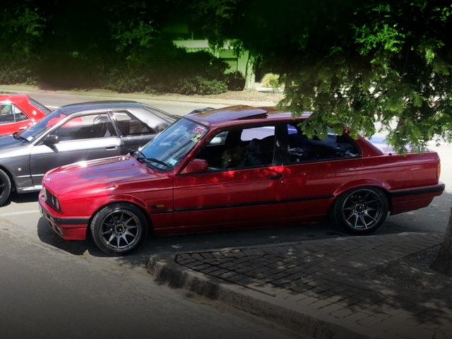 SIDE EXTERIOR E30 BMW 320i