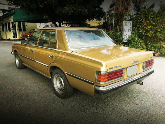 REAR EXTERIOR MS112 CROWN 4DOOR