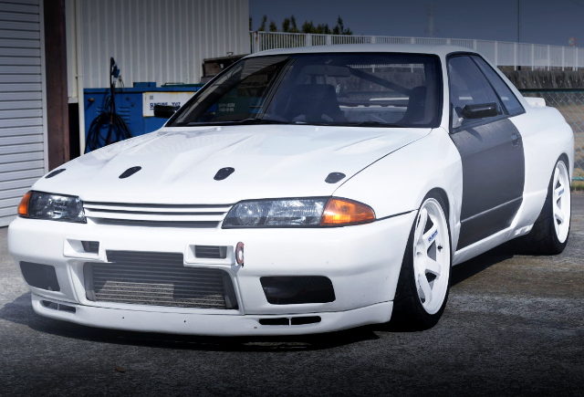 FRONT FACE R32 SKYLINE GT-R WHITE