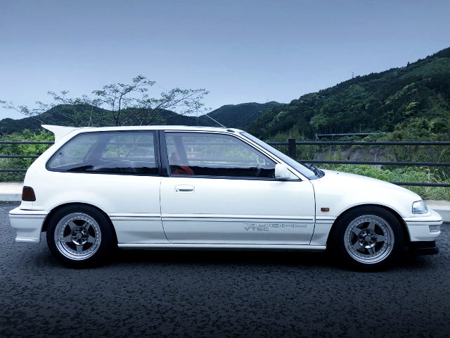 RIGHT-SIDE EXTERIOR EF9 CIVIC SIR