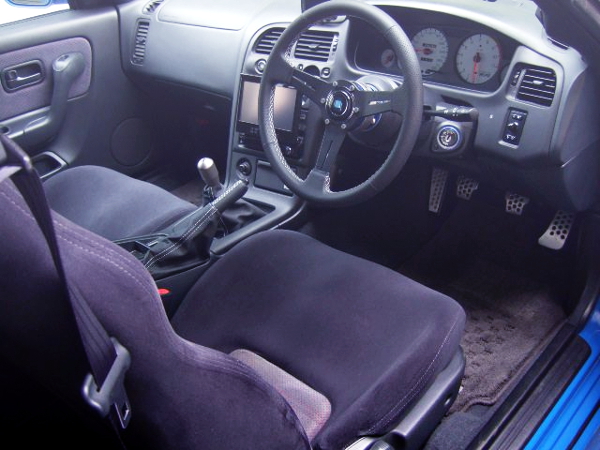 R33 GT-R STEERING AND DASHBOARD