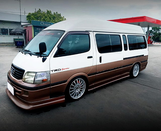 FRONT EXTERIOR H100 HIACE TWO-TONE