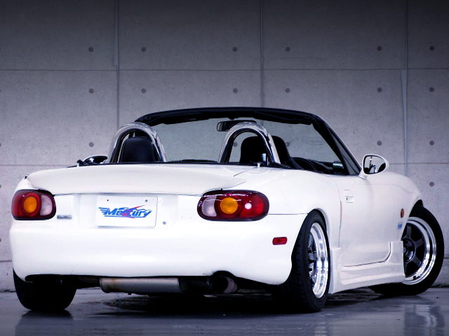 REAR EXTERIOR MAZDA ROADSTER RS