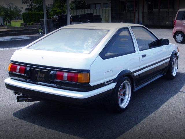 REAR EXTERIOR OF AE86 COROLLA LEVIN