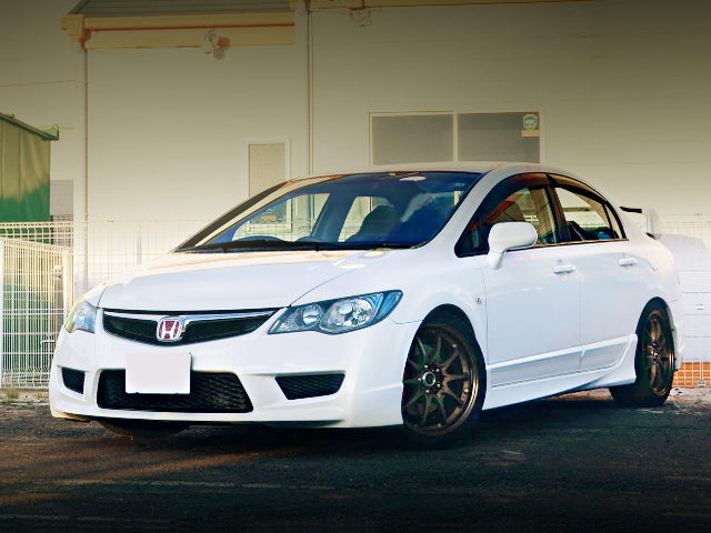 FRONT EXTERIOR OF FD2 CIVIC TYPE-R