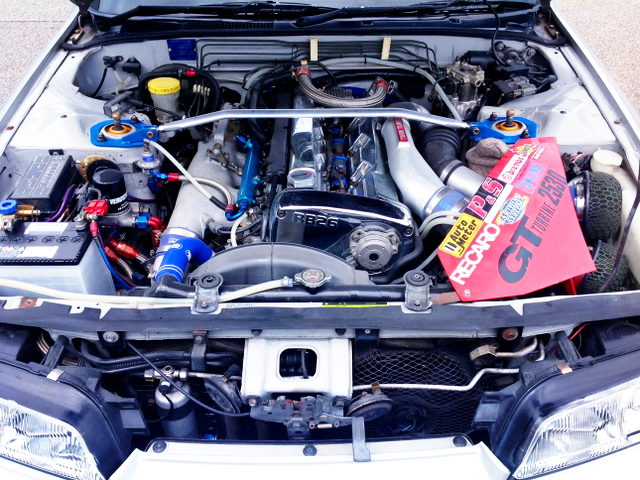 RB26 TWINTURBO ENGINE OF CHROME COLOR
