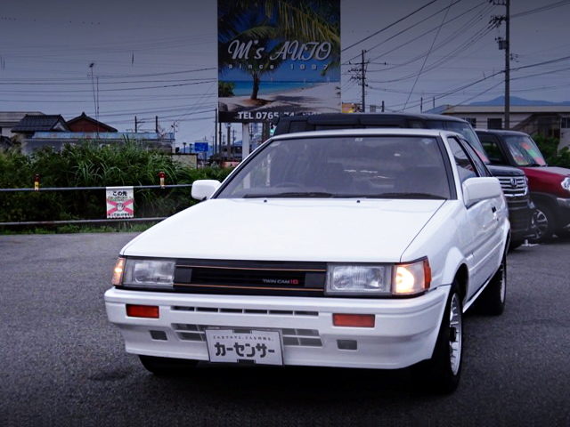 FRONT EXTERIOR OF AE86 COROLLA LEVIN GT-APEX OF WHITE COLOR