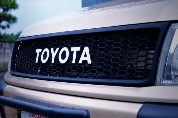 TOYOTA GRILL