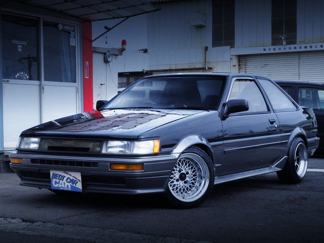 FRONT EXTERIOR AE86 LEVIN GT-APEX BLACK AND SILVER