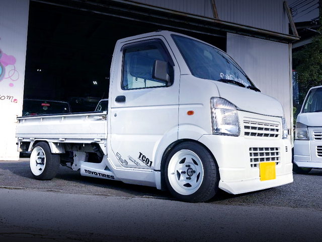 FRONT EXTERIOR OF DA63T CARRY TRUCK