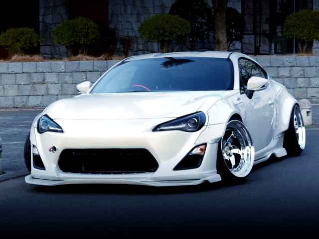 FRONT EXTERIOR OF TOYOTA 86 GT