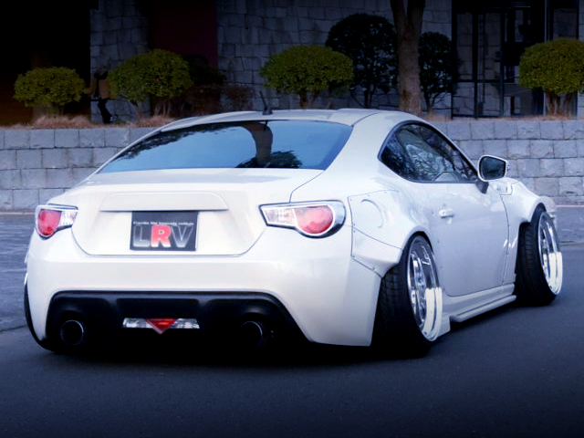 REAR EXTERIOR OF TOYOTA 86 GT