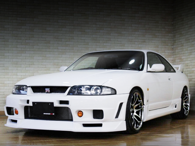 FRONT EXTERIOR OF R33 GT-R WHITE