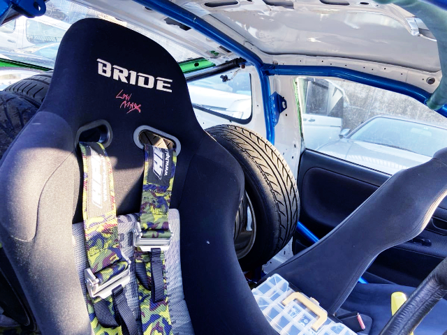 BRIDE SEAT AND ROLLBAR