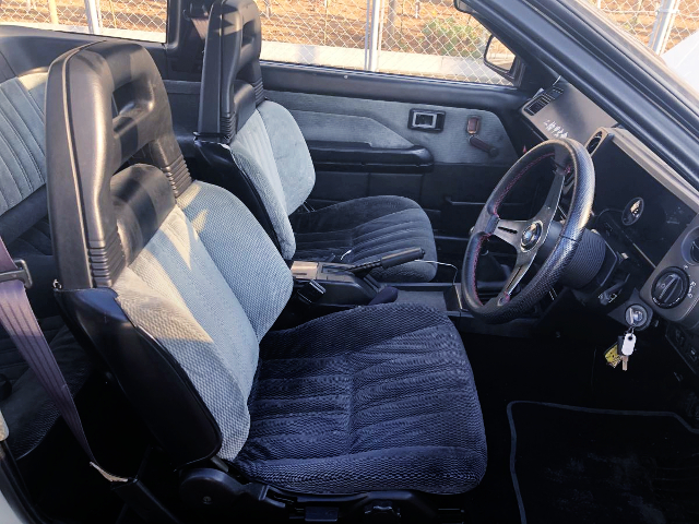 AE86 COROLLA LEVIN FRONT SEAT AND INTERIOR.