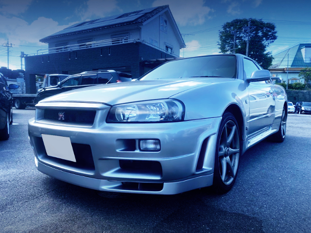 FRONT EXTERIOR OF R34 GT-R SILVER.