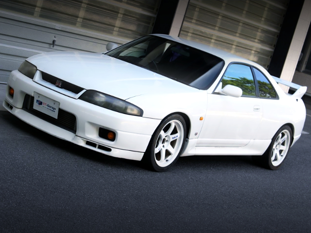 FRONT EXTERIOR OF R33 SKYLINE GT-R WHITE.