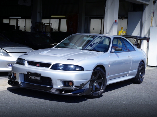 FRONT EXTERIOR OF R33 SKYLINE GT-R.