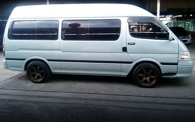 RIGHT-SIDE EXTERIOR OF H100 HIACE COMMUTER.