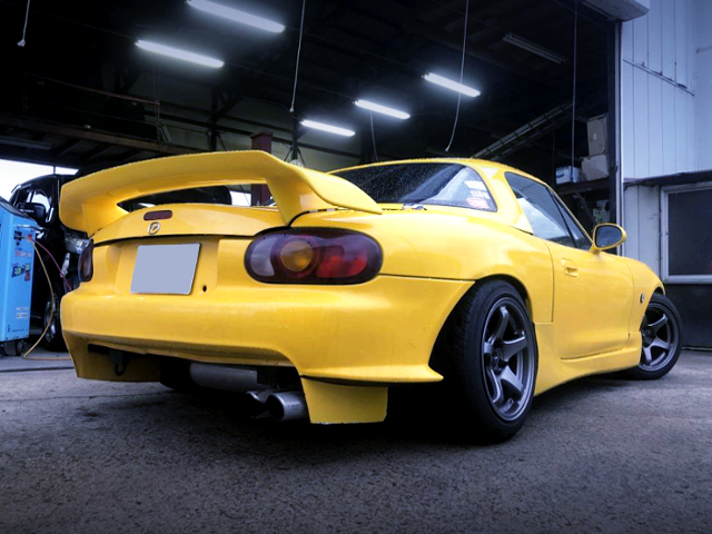 REAR EXTERIOR OF NB8 MAZDA ROADSTER RS YELLOW.