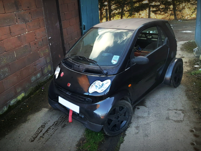REAR EXTERIOR OF SMART FORTWO.
