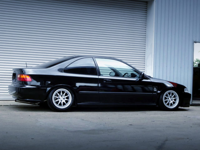 REAR SIDE EXTERIOR OF EJ1 CIVIC COUPE TO BLACK.