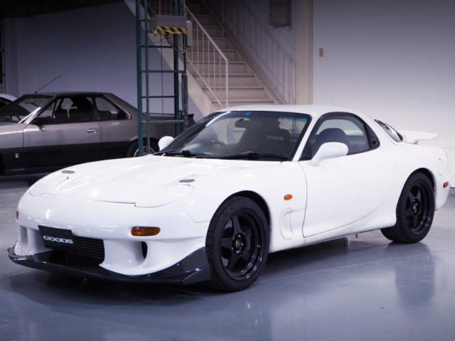 FRONT EXTERIOR OF FD3S RX-7 TYPE-RS WHITE.