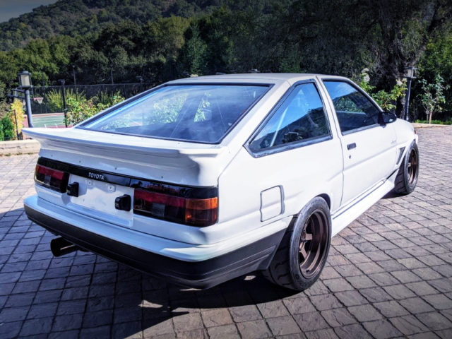 REAR EXTERIOR OF AE86 COROLLA GT-S.