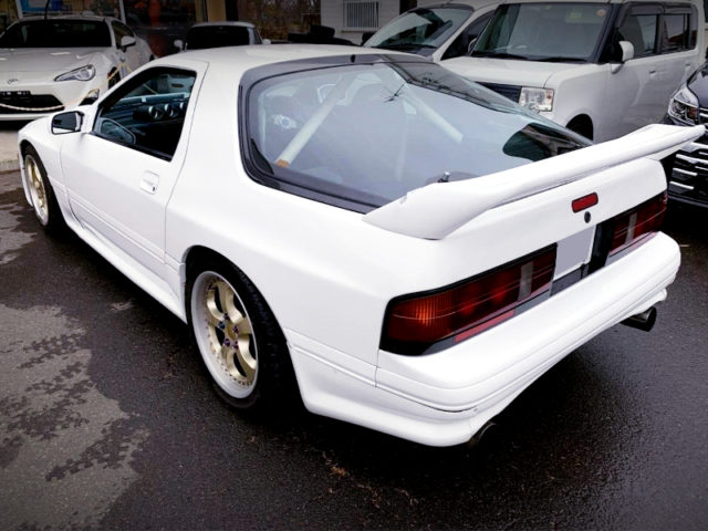 REAR EXTERIOR OF FC3S RX-7 TO WHITE.