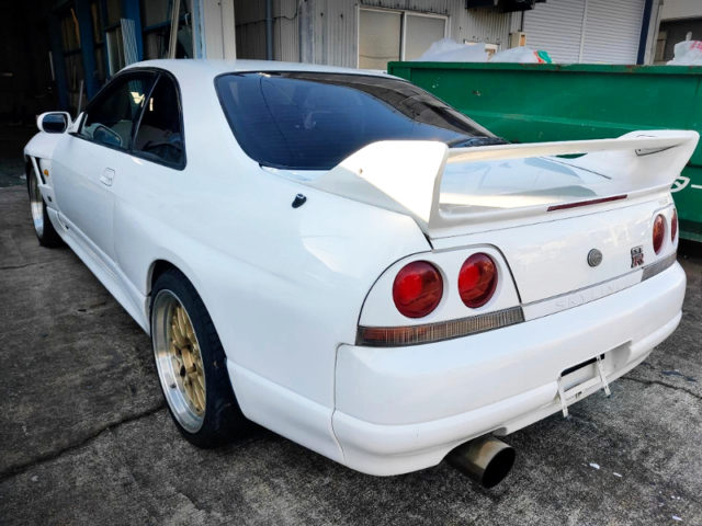 REAR EXTERIOR OF R33 GT-R WHITE.