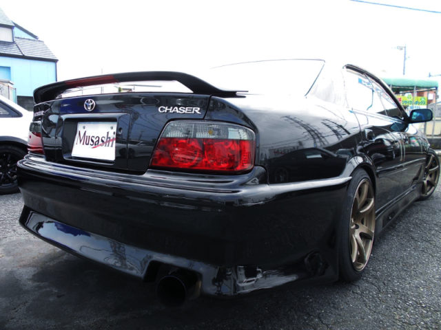 REAR EXTERIOR OF JZX100 CHASER TO DARK GREEN.