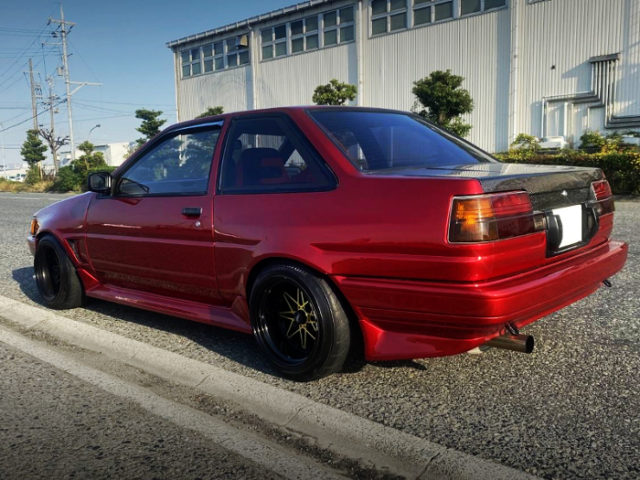REAR EXTERIOR OF AE86 LEVIN GT-APEX TO MAZDA SOUL RED.