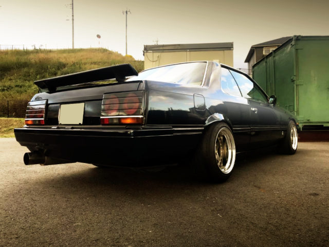 REAR EXTERIOR OF DR30 SKYLINE 2-DOOR BLACK.