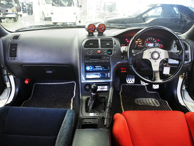 DASHBOARD OF ECR33 SKYLINE GTS25t TYPE-M.