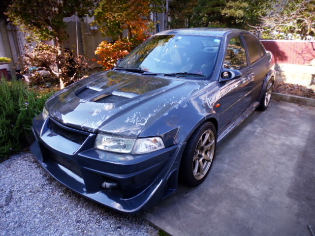 FRONT EXTERIOR OF LANCER EVOLUTION 6 RS TO GRAY PAINT.