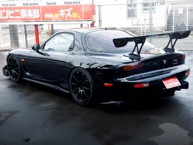 REAR EXTERIOR OF FD3S RX-7 TO BLACK COLOR.