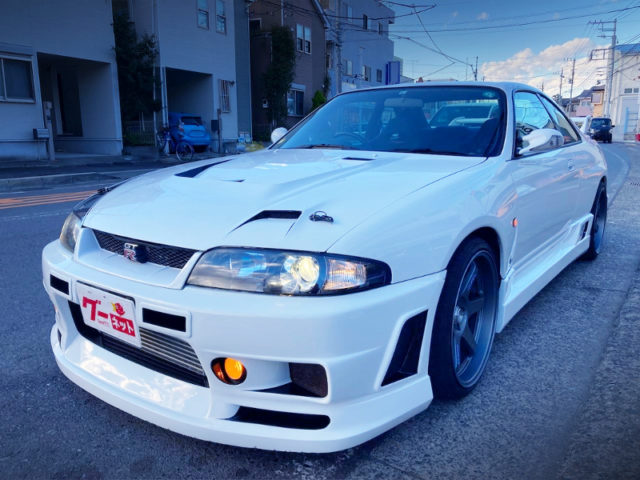 FRONT EXTERIOR OF R33 GT-R WHITE.