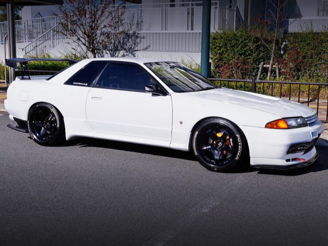 RIGHT-SIDE EXTERIOR OF R32 GT-R To WHITE.