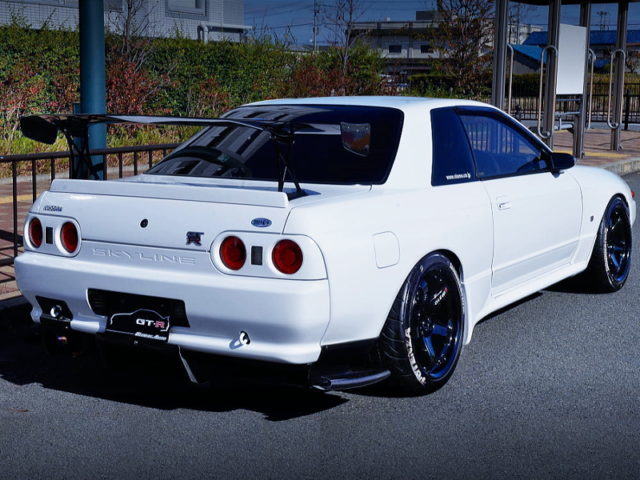 REAR EXTERIOR OF R32 GT-R To WHITE.