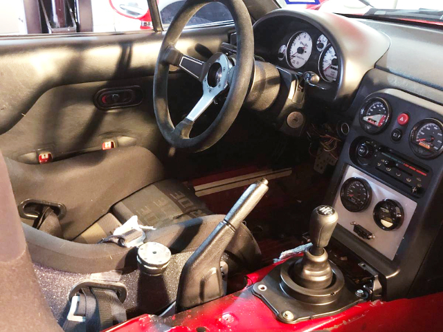 DRIVER'S DASHBOARD AND STEERING.